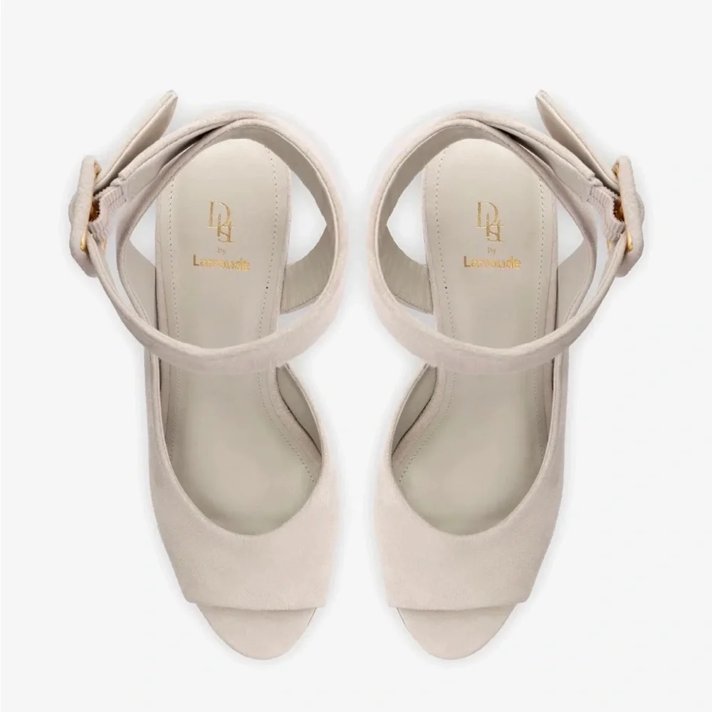 NWT Deena By Larroudé Wedge Sandal In Mushroom Grey Suede 6.5 - Picture 3 of 7
